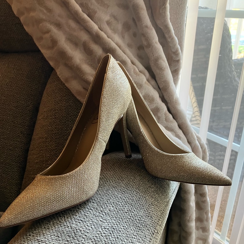 Sam Edelman gold mesh  shoe sz 7.5